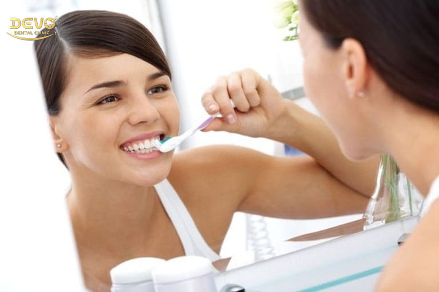 Sử dụng kem đánh răng phù hợp với răng nhạy cảm